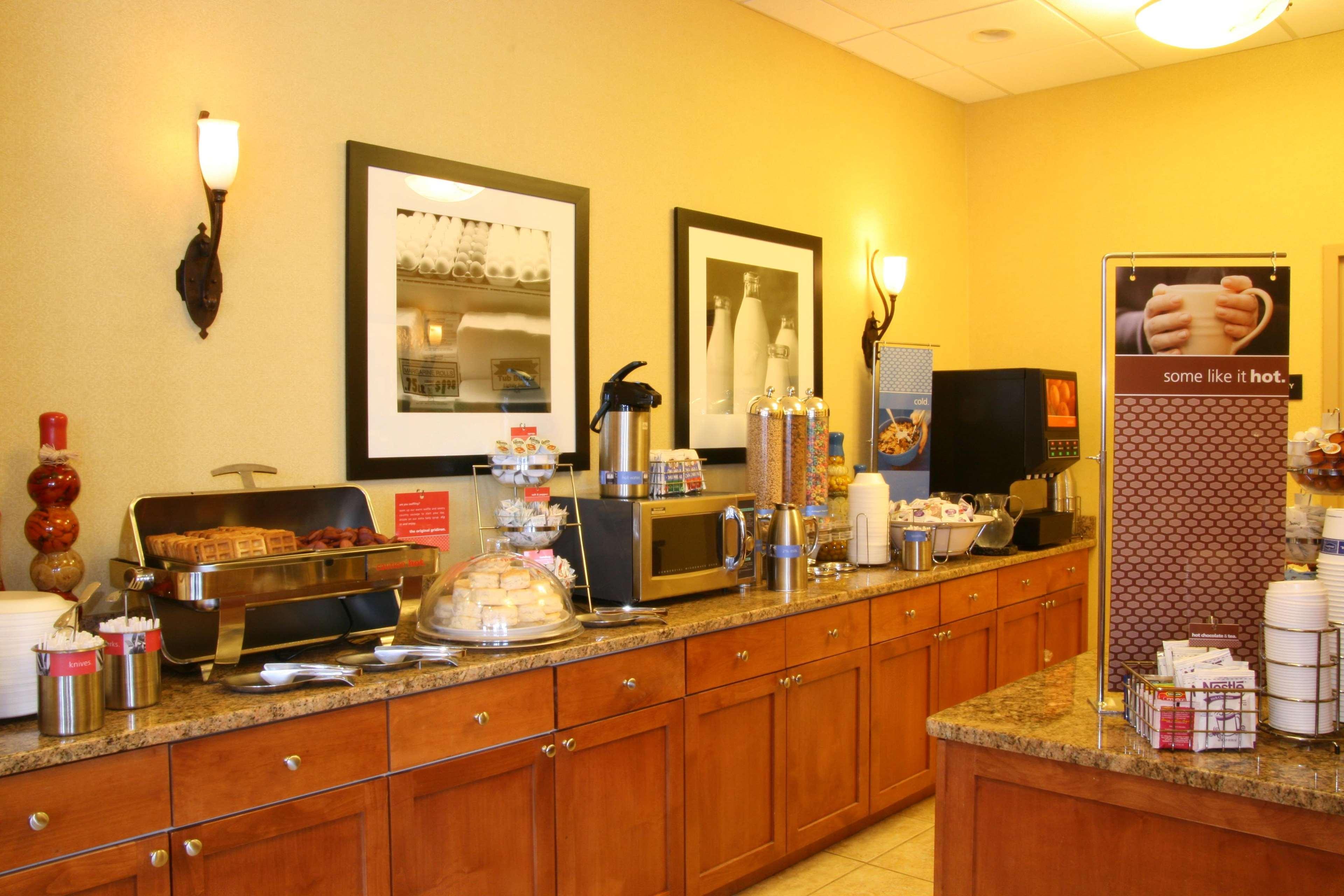 Hampton Inn & Suites Parker Restoran gambar